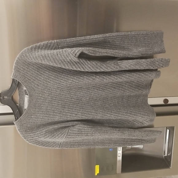 💕VINCE💕 Side Slit Crew Neck Ribbed Sweater ~ Medium Grey Medium NWOT - Picture 13 of 16